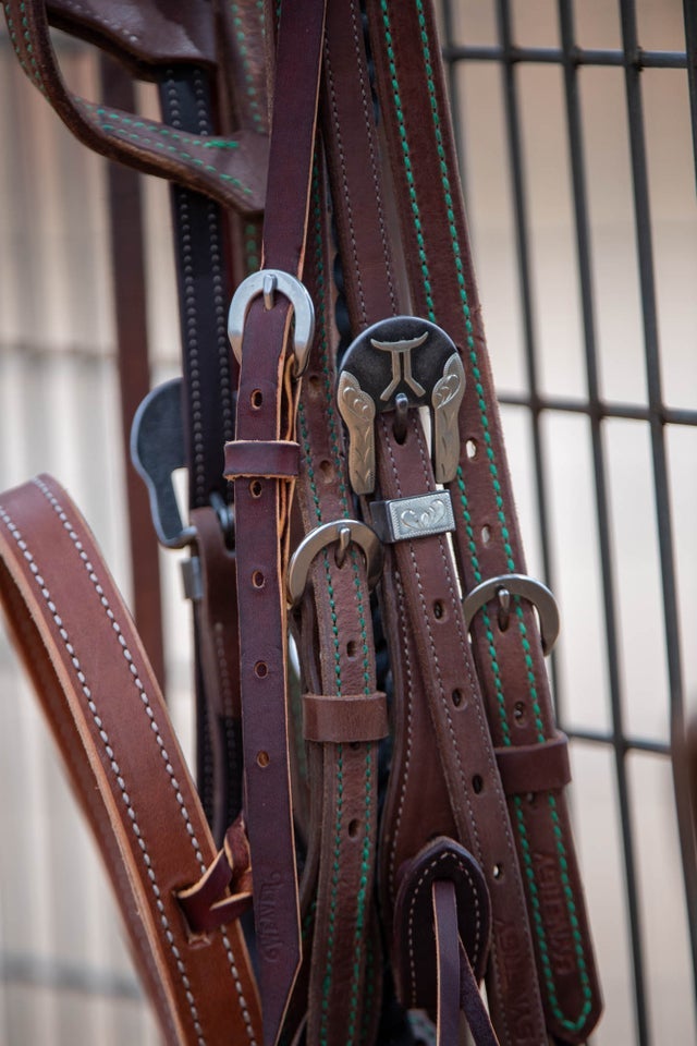 AJ Tack 420D Poly Stable Blanket - Brown with Pink Dots - 81 Stable Blanket AJ Tack 420D Poly - Brown With Pink Dots Horse